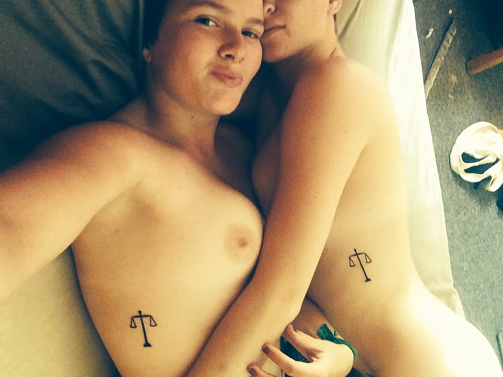 XXX Lesbian couple selfies