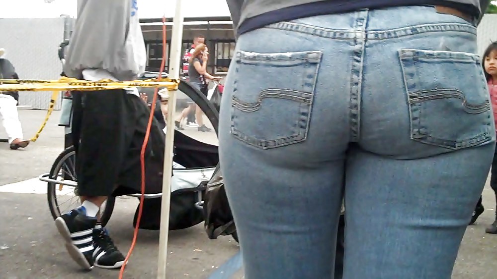 XXX Cum on look at nice big ass in butt tight jeans