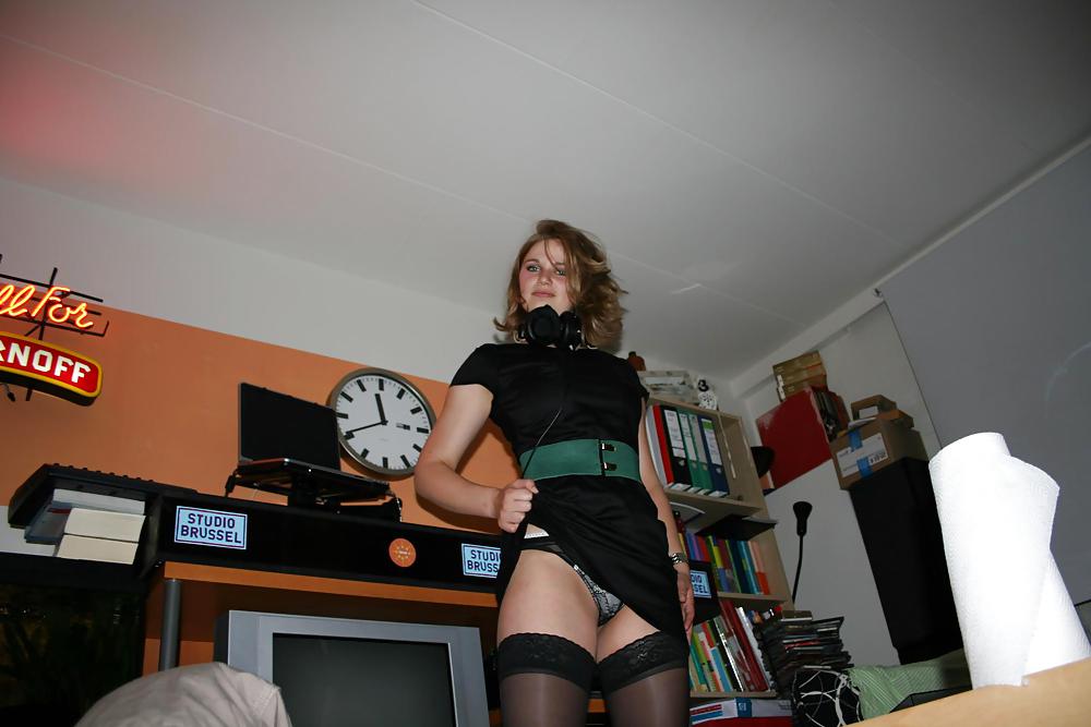 XXX AMATEUR HOTTIE IN STOCKINGS