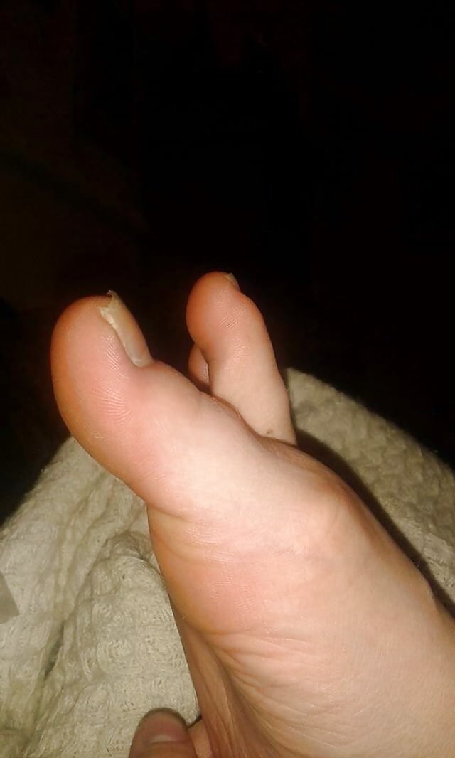 XXX 19 year old teen girl feet, soles