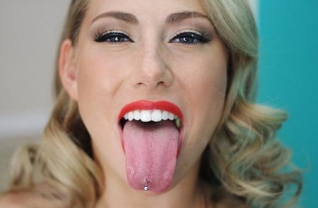 Pornstar tongues - 30 Pics | xHamster