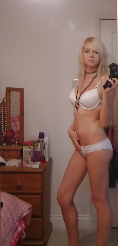 XXX Pretty Amateur Blonde 33