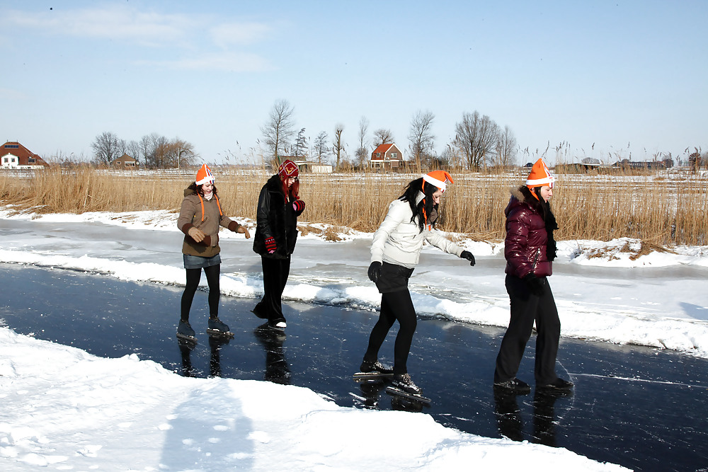 XXX Julia,Elisa,Britt & Gylve on the Dutch Ice.