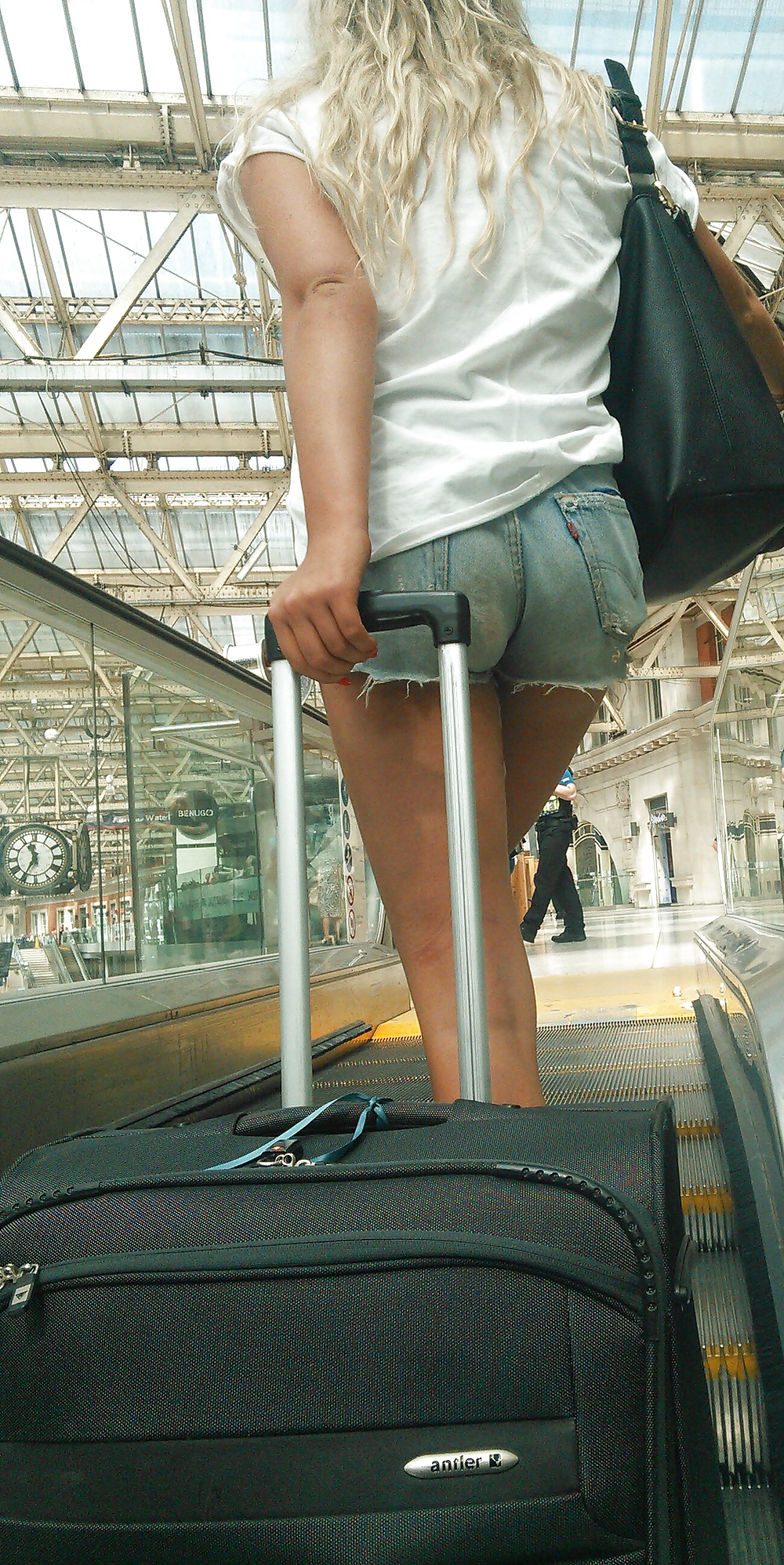 XXX Londonperv's Candids 2014 - At the Station vol 2