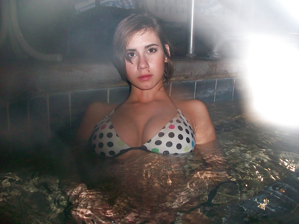 XXX Chloe Lamb in hot tub 64716995.