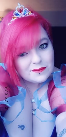 raven plays dress up         