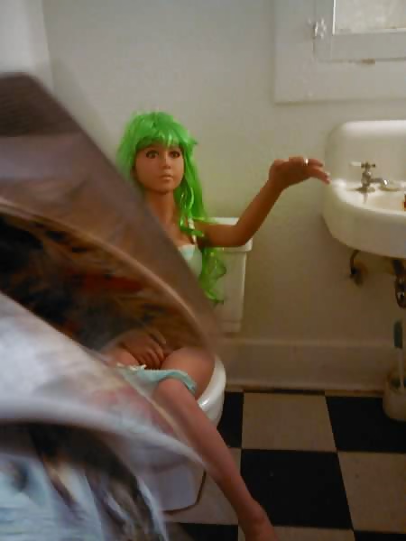XXX Nina on the crapper