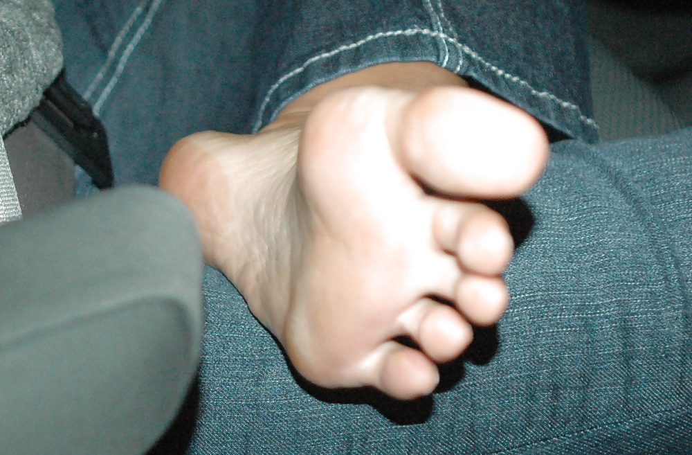 XXX Feet, sole candids and toe steepling