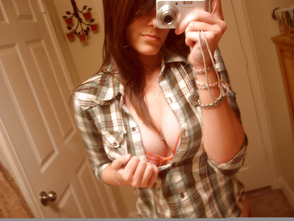 XXX Young & Cute Selfshooter