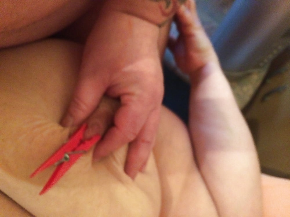 XXX Tittenbehandlung meiner Bitch mit Klammern