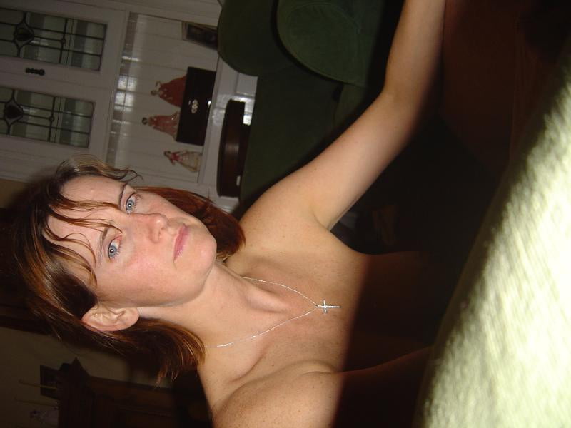 12. U.K. Mature wife poses 4 hubby - 371 Photos 