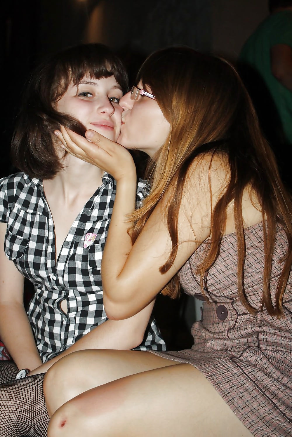 XXX Lesbian Kisses 1