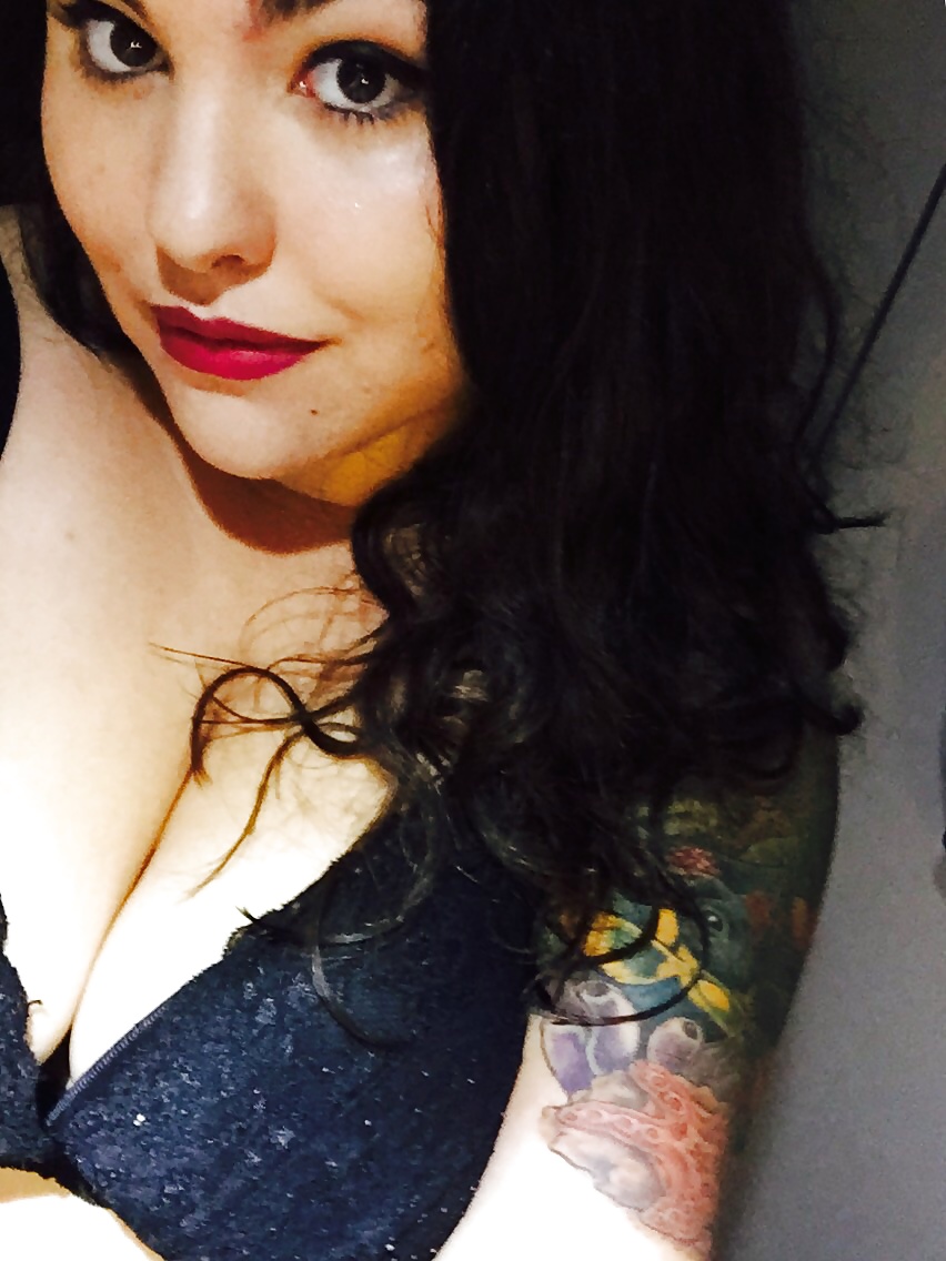 XXX Chubby Tattooed Goddess 01