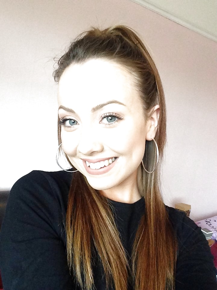 XXX Gorgeous petite Irish teen (Carla Brown lookalike)