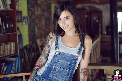 XXX Lovely tattooed girl