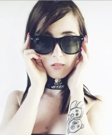 different sexy pics lou nesbit lia louise         