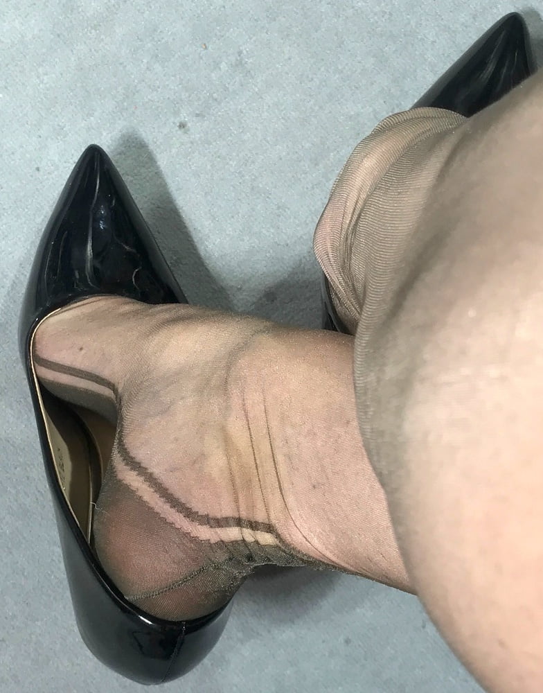 Rht stockings feet - 9 Photos 