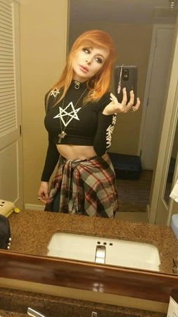 wonderfull girl redhead cosplay busty         