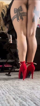 Daisy's black and red Photoshoot at home