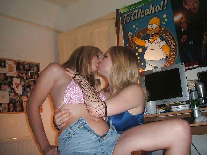XXX Bisexual slag from Bradford and her chav whore friend