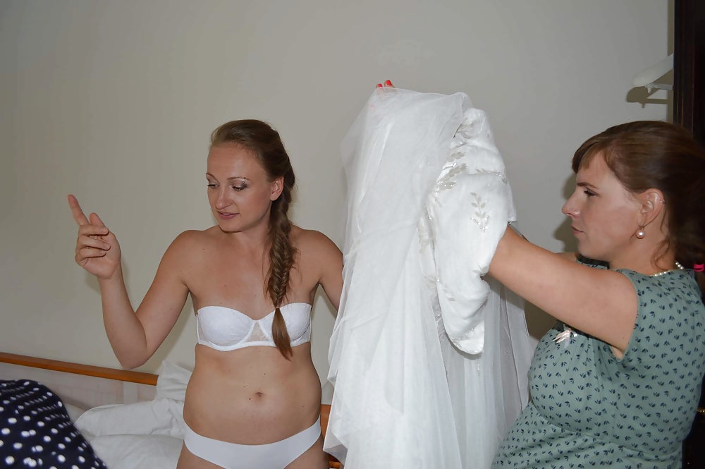 XXX Brides getting ready