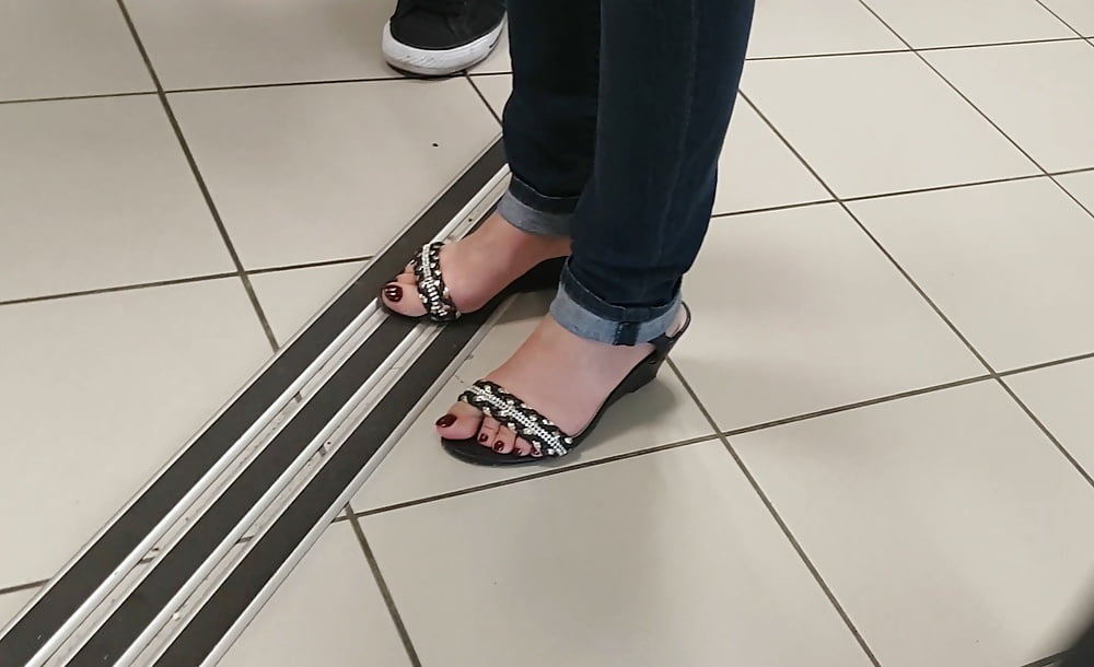 XXX Candid feet