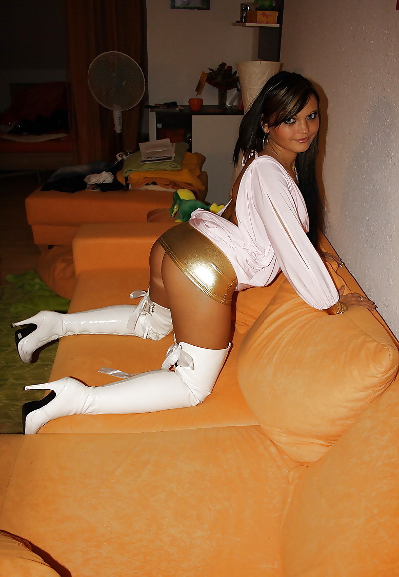 XXX chienne en bottes