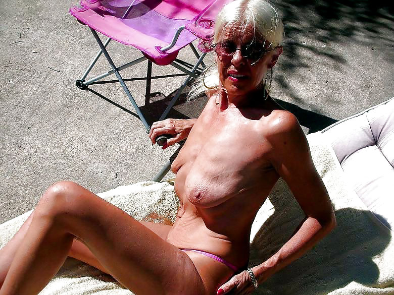 XXX Horny Blonde Granny Loves to Show Off