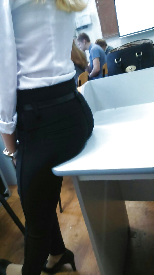 XXX Candid young slut : students