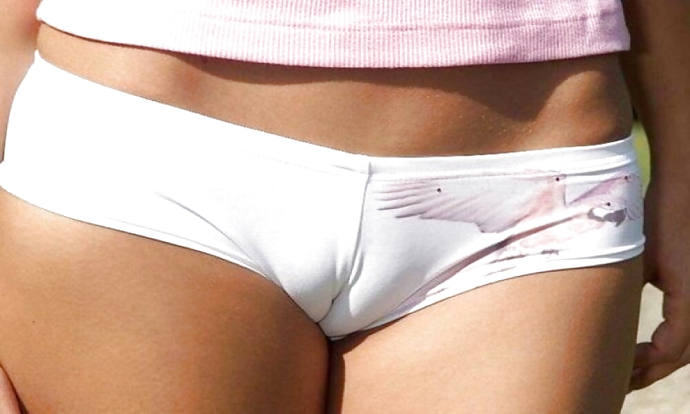 XXX cameltoe