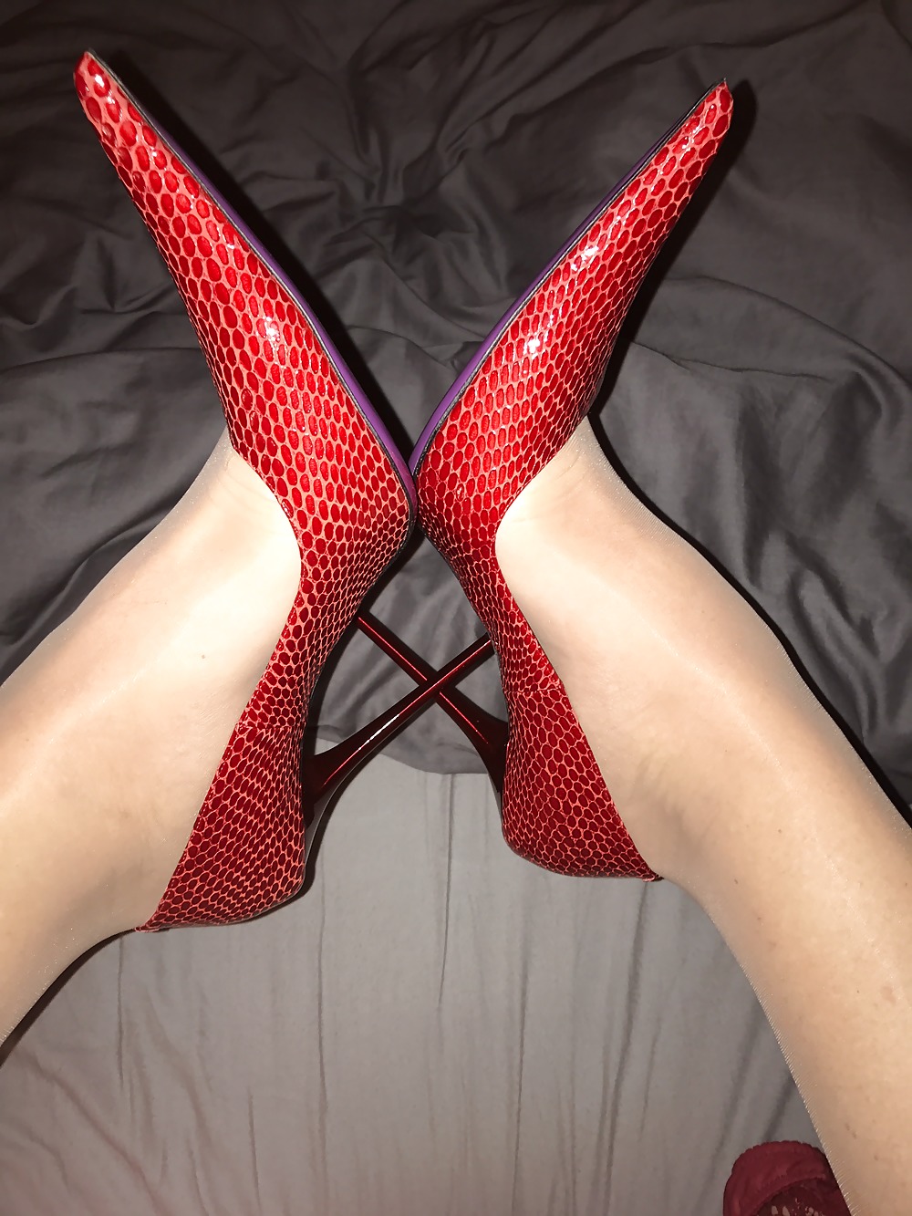 XXX Sexy legs in nylons and high heels