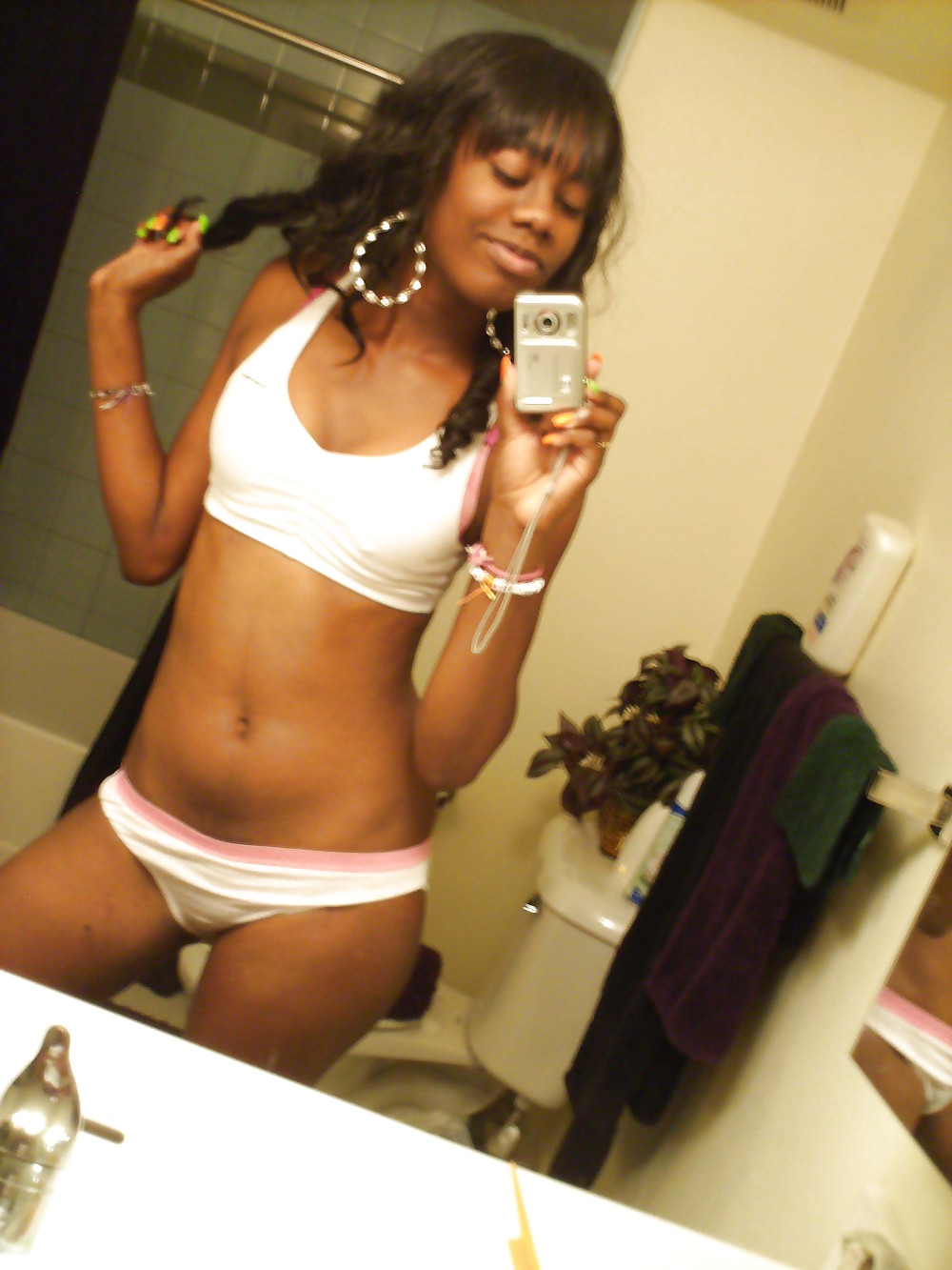 XXX BLACK AMATEUR GIRLS - SELF PICS VI