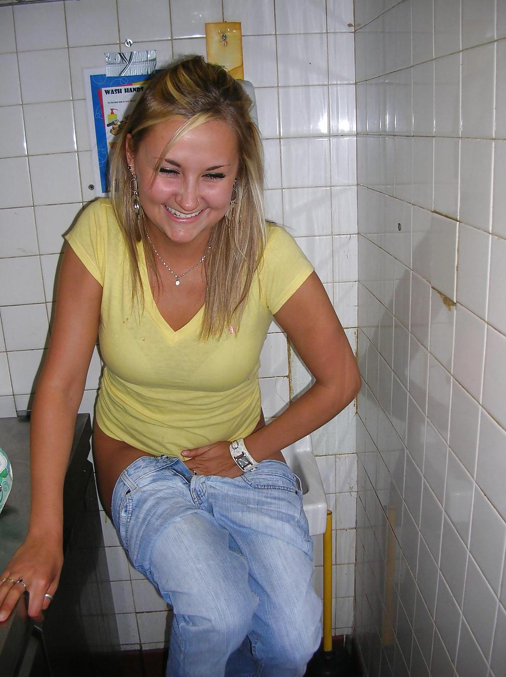 XXX nice (outdoor) toilet and bathroom girls 4