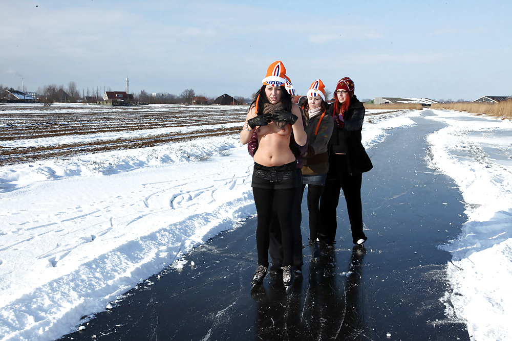 XXX Julia,Elisa,Britt & Gylve on the Dutch Ice.
