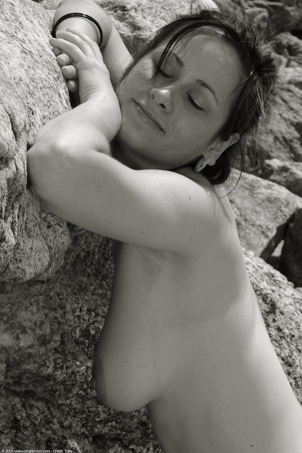 XXX young girl posing at beach - black and white