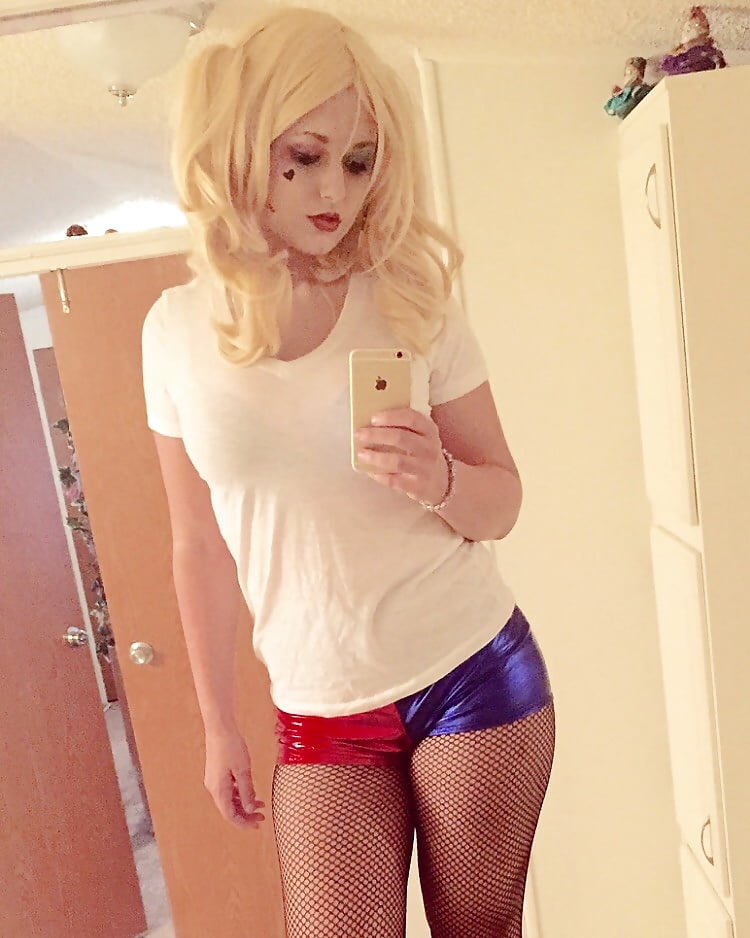 XXX Cute Teen aka BabyBearAttack Selfies