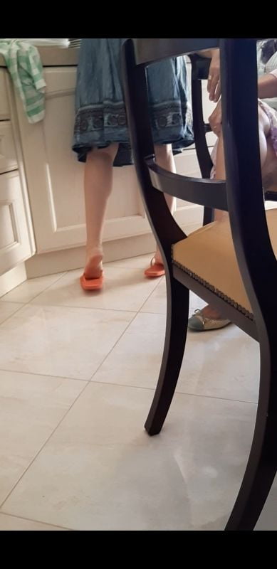XXX Piedi di zie, nonne, mamme.