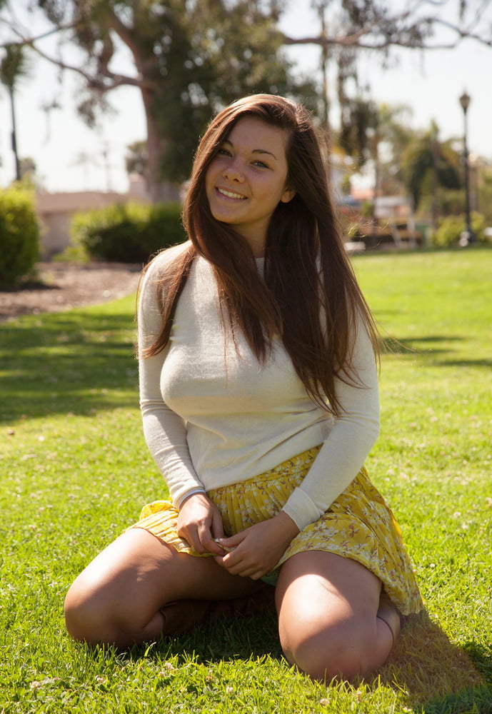 Babe shaved outdoor watching