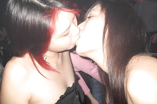 XXX Kissing Girls 3