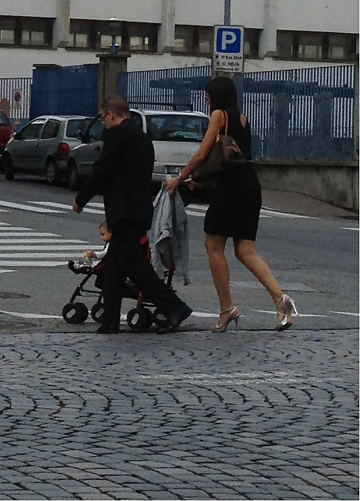 XXX high heels in italian streets.tacchi per le vie italiane