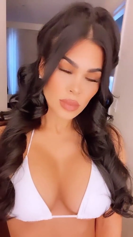 Rachael Ostovich- 26 Photos 