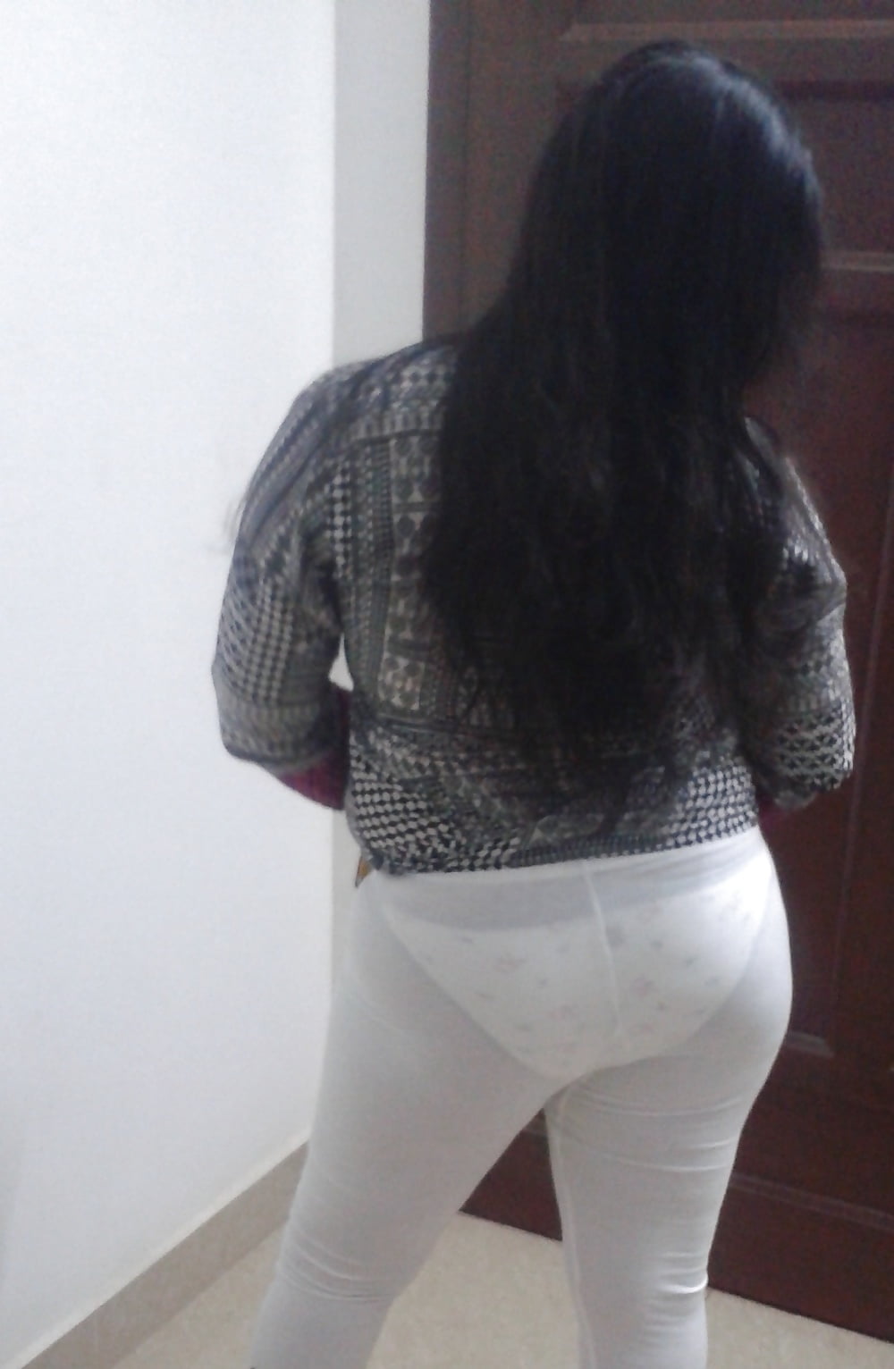 XXX Desi indian leggings thighs and panty line