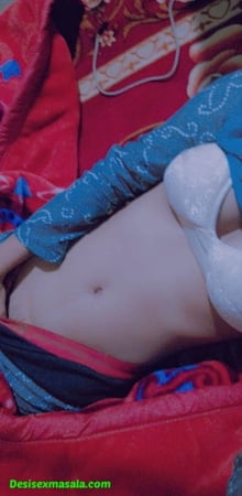 Sexy desi Figure Girl Showing Cute And Tite Boobs