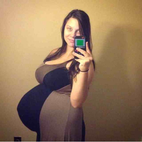 Pregnant babe - 11 Photos 