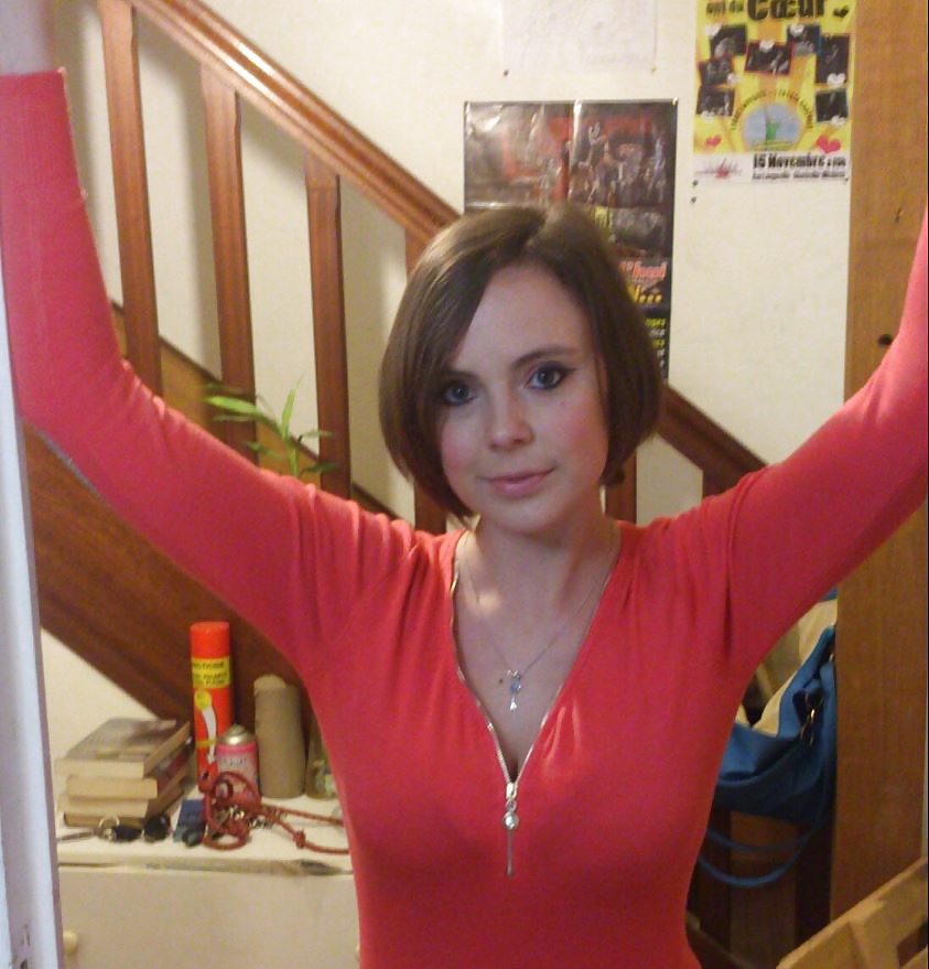 XXX Elle merite quoi cette sainte-nitouche salope ??