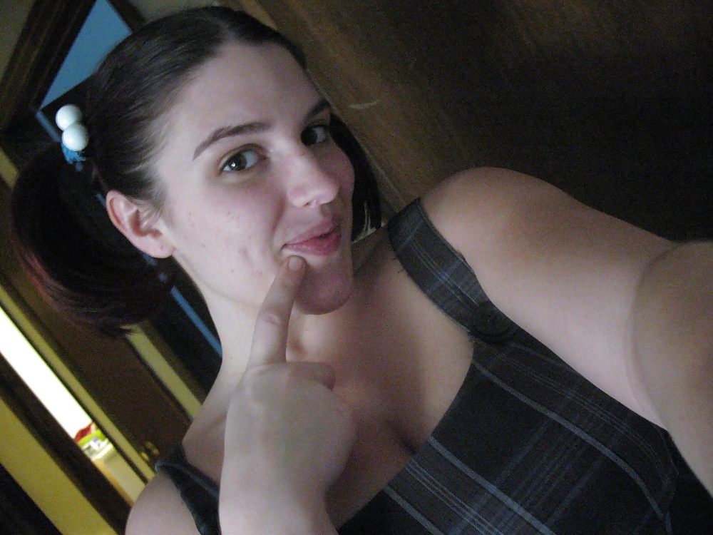 XXX Pretty Amateur Teen Carole 1