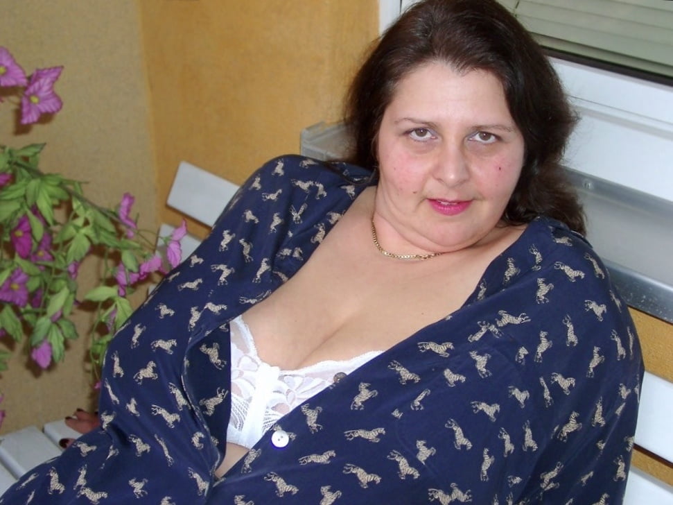 BBW Wife Sandra Gets Her Huge Tits Out Again - 17 Photos 