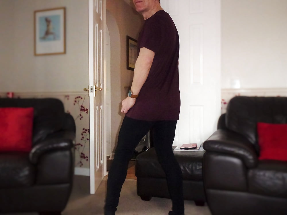 XXX Black leggings and wine coloured top