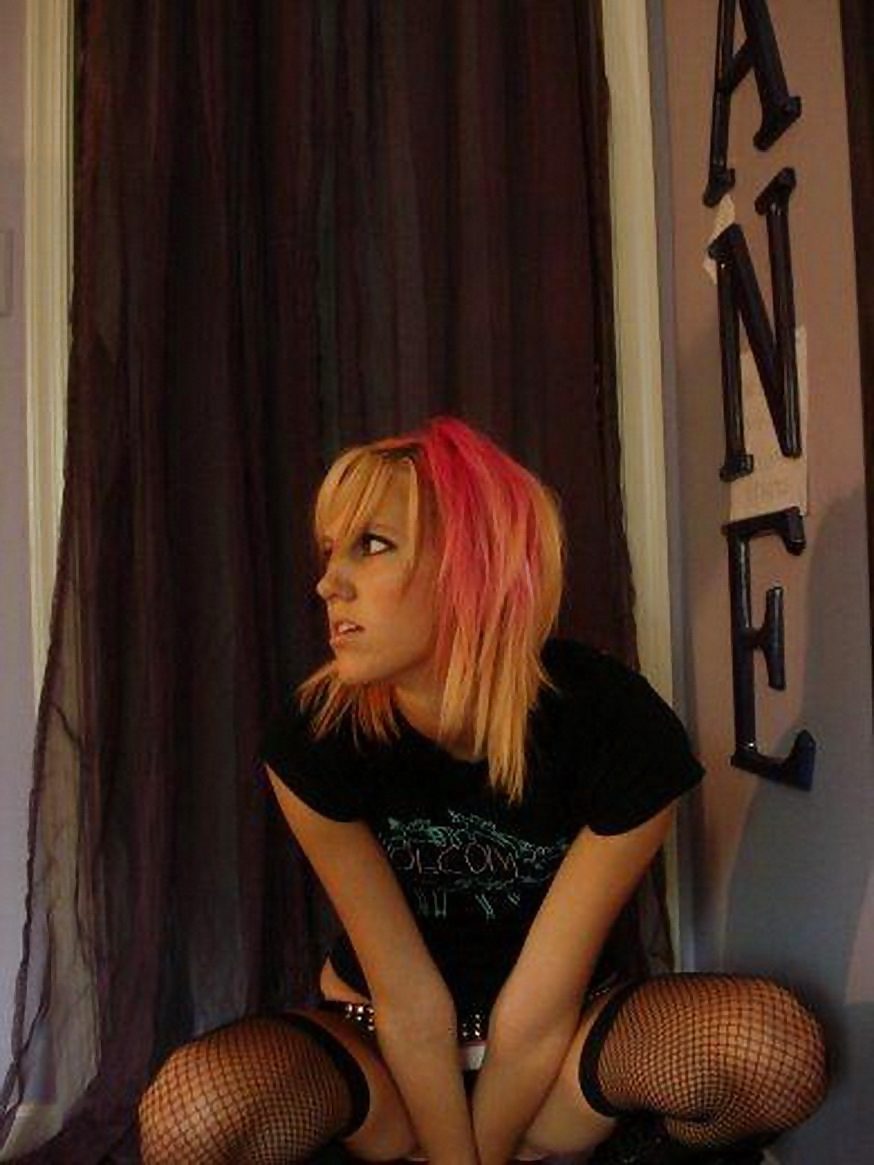 XXX my collection 50 : sexy pink hair emo girl