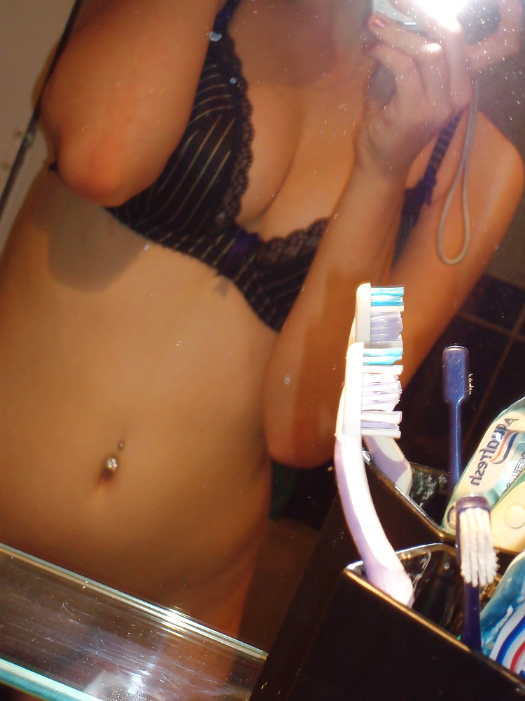 XXX Blonde Teen Mirror Pics